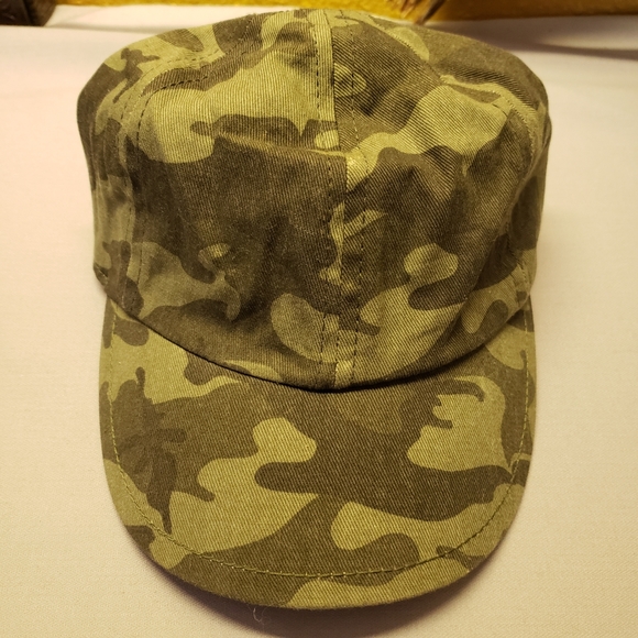 Kid's G.I. Camouflage Flat Bill Baseball Style Hat - Picture 3 of 5